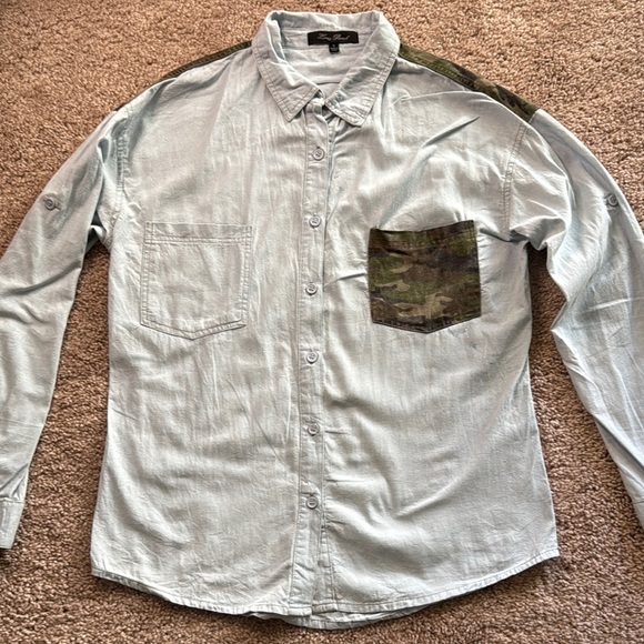 Honey Punch Casual Blue and Green Button Down Shirt - Picture 3 of 4